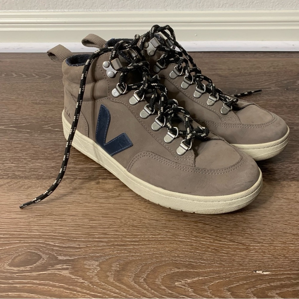 Veja Roraima Nubuck moon rock high top sneakers 7 - Picture 2 of 11